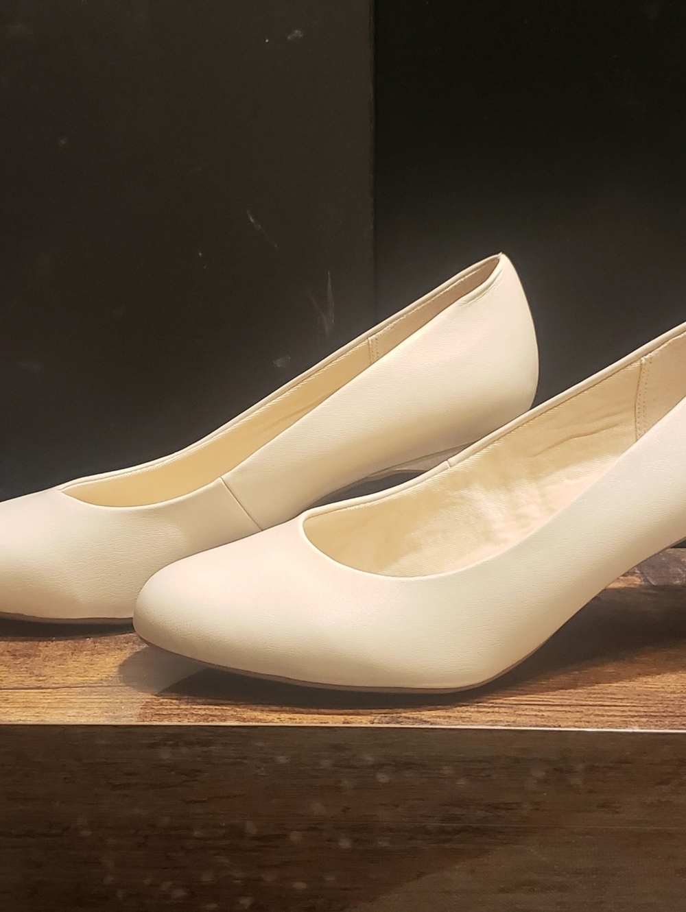 Life Stride Soft System Women's Sz 11W Round Toe Kitten Heel Dress Shoes Ivory